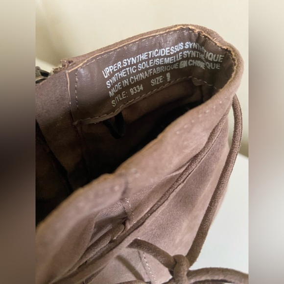 Brown high heel booties - Picture 4 of 5